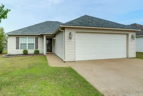 Quiet Jonesboro Home w/ Yard: 3 Mi to ASU - Interior