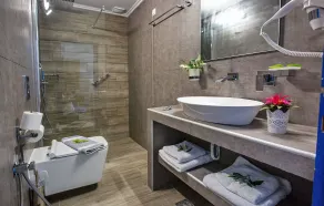 The Blue Beach Apartments - Bathroom