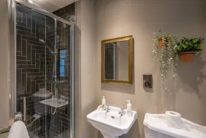 The George Inn & Plaine - Baño