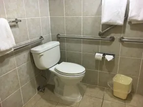Med City Inn & Suites Rochester Mayo Clinic Area - Salle de bain