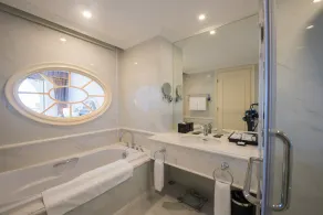 Wyndham Grand Phu Quoc - Bathroom