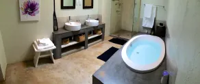 Kings Walden Garden Manor - Bathroom
