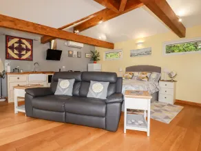 Brambleside Lodge - Living area