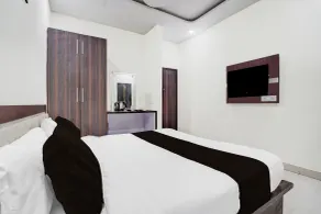 Townhouse Faizabad Road Opp BBD University - Zimmer