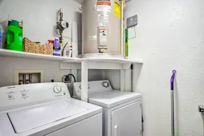 Airy Fort Myers Condo ~ 4 Mi to Beach! - Intérieur