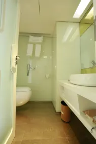 Guangzhou Planet Hotel - Bathroom
