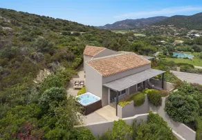 Baia di Chia Resort Sardinia, Curio Collection by Hilton - Vue de la chambre