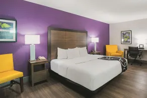 Wingate by Wyndham Galveston Beachfront at the Seawall - Rum