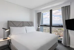 Meriton Suites Adelaide Street, Brisbane - Room