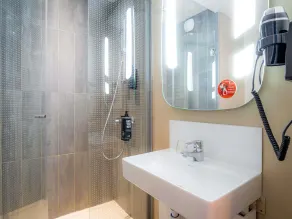 ibis Paris Ornano Montmartre Nord 18ème - Bathroom