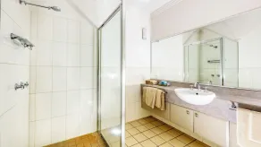 The Saltbush Motor Inn - Bathroom