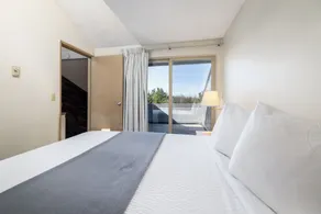 Surfcrest Resort - Rum