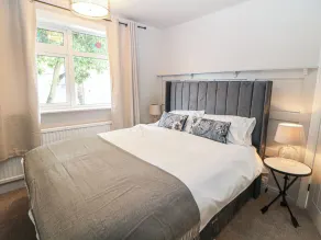 37 Berry Hill Lane - Room