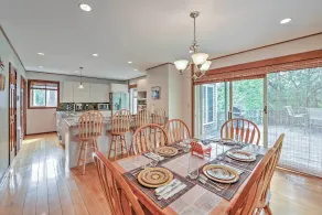 Walk to Beach! Hyannis Family Haven w/ Deck - Intérieur