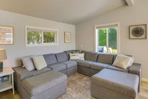 Waterfront Hood Canal Cottage: Steps to the Beach! - Innvendig