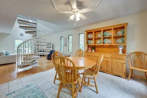 Lake Access, Tranquil Acreage: Farnham Cottage - Interiør