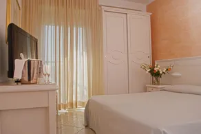 HOTEL AMBRA - Fronte Mare - Vicinissimi al Centro - Room