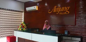 Anjung Villa - Rezeption