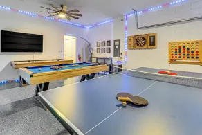 Relax, Play, Swim: Luxe Haines City Home w/ Lanai! - Intérieur