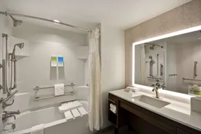 Home2 Suites by Hilton Perrysburg Levis Commons Toledo - Salle de bain