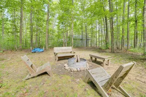 Cabin Near Lake w/ Deck, Fire Pit & Grill! - Innvendig