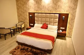 Hotel Aakriti Clarks Inn Express - Room