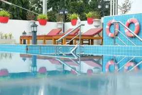 Christella Hotel Laemchabang - Piscine