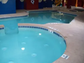 Holiday Inn Omaha Downtown - Waterpark by IHG - Piscina