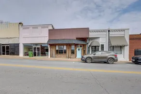 Downtown Lineville Vacation Rental ~ 10 Mi to Lake - Interior
