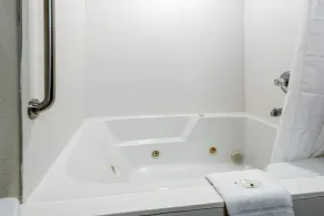 Quality Inn & Suites Brownsburg - Indianapolis West - Salle de bain