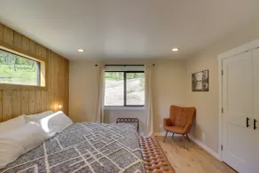 Lakeside Cabin w/ Hot Tub: 3 Mi to Flathead Lake! - Interior