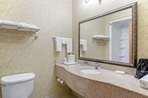 Best Western Plus Bradbury Inn and Suites - Badrum