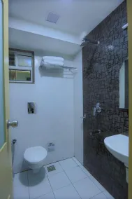 Kenz Residency - Bathroom
