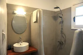 Helios Beach Studios - Bathroom