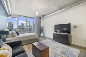 Placemakr Premier SoBro - Room