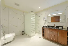 WA Hotel - Bathroom