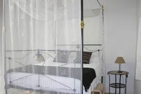 Avalon Village Houses - Room