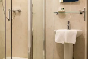 The Dorset - Bathroom