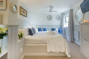 Ocean Watch Guest House - Room