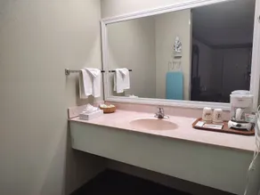 Hilltop Inn & Suites, near Foxwoods Casino - Room