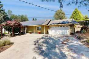 1 Mi to Lake Tulloch: Home w/ Patio Oasis & Pool - Innvendig