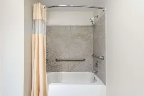 Days Inn by Wyndham St Peters/St Charles - Salle de bain