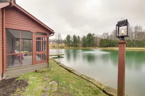 Quaint Winesburg Cottage w/ Porch & Pond! - Innvendig