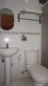Urban Travellers Hotel - Bathroom