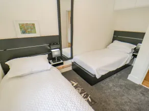 23a High Street - Rom