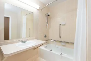 Days Inn by Wyndham Gillette - Salle de bain