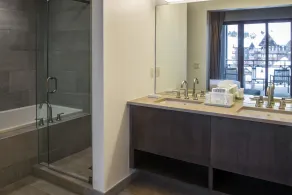 Grand Colorado on Peak 8 - 2 bedroom ski-in/ski-out - Bathroom