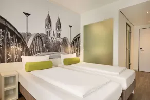 Super 8 by Wyndham Mainz Zollhafen - Room