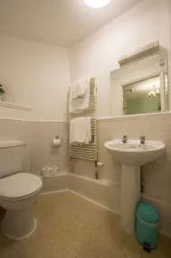 Cromwell's Tap House - Bathroom