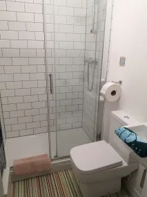 Igloo Hybrid - Bathroom